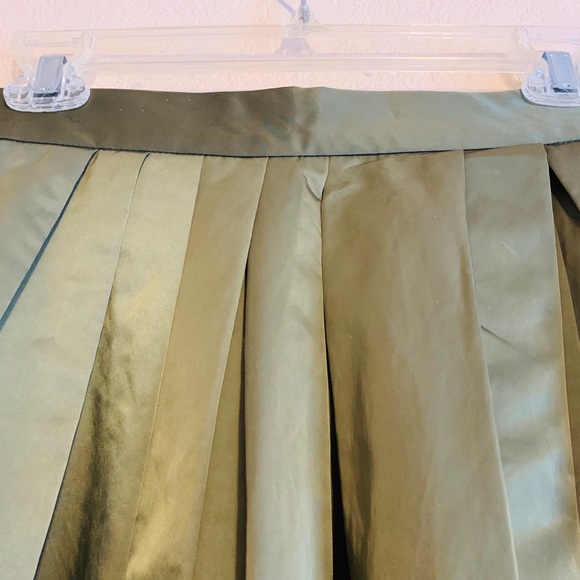 NWT Banana Republic Pleated Full Olive Satin Skirt - Picture 3 of 8
